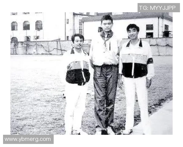 姚明星尚之路：从篮球巨星到时尚引领者的华丽转身与人生哲学