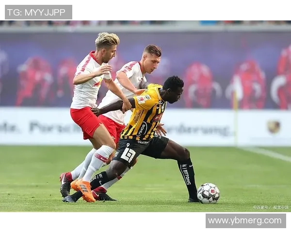 德甲焦点战莱比锡与多特蒙德握手言和红牌事件引发全场热议