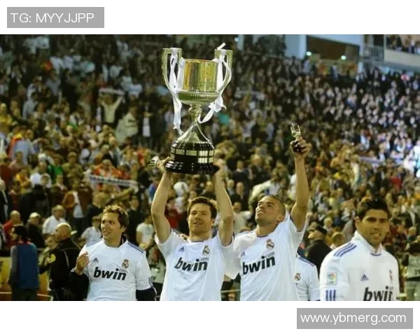 国王杯惊现冷门那不勒斯逆转里昂补时绝杀全场沸腾 国王杯惊现冷门那不勒斯逆转里昂补时绝杀全场沸腾