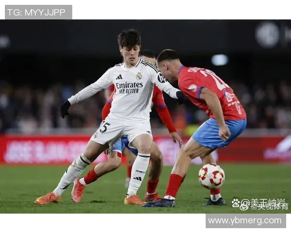 国王杯惊喜时刻皇马以微弱优势战胜那不勒斯引发全场热烈反响